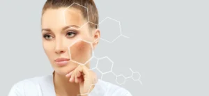 Kobieta z zaburzonym mikrobiomem skóry i elementy przyczyniające się do powstawania dermatoz.